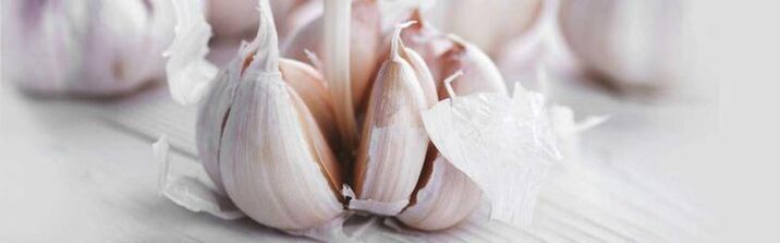 Garlic for the treatment of nail fungus