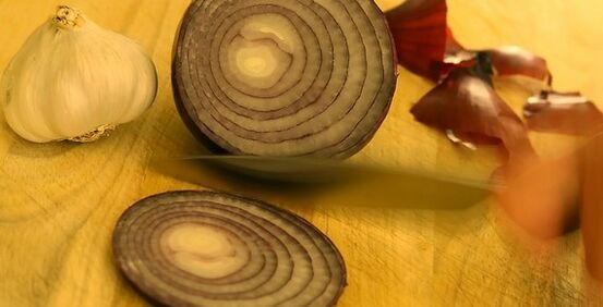 garlic and onion to treat nail fungus