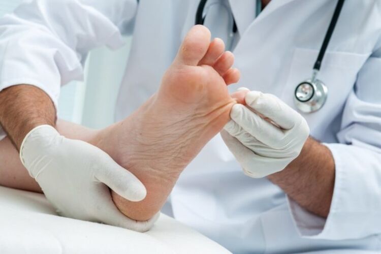 Foot examination by a dermatologist