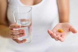 taking pills to treat foot fungus